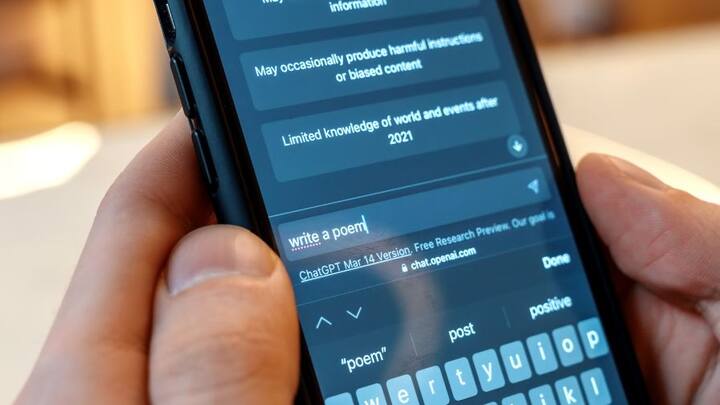 অনেকক্ষেত্রে বহু মানুষ শারীরিক সমস্যার কথা চ্যাটজিপিটিকে জানিয়ে তার থেকে সমাধান চায় যাতে বিপদ বাড়তে পারে, কারণ চ্যাটজিপিটি কোনও পেশাদার চিকিৎসক নয়, ফলে এই পরামর্শের যৌক্তিকতা সন্দেহজনক।