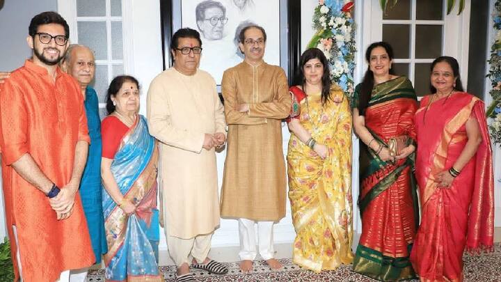 मुंबईत बेस्ट पतसंस्थेच्या निवडणूक निकालाच्या दुसऱ्याचदिवशी 21 ऑगस्ट रोजी राज ठाकरे मुख्यमंत्र्यांना अचानक भेटायला गेले होते, तेव्हा मुंबई शहरातील काही महत्त्वाच्या प्रश्नावर चर्चा केल्याचंही त्यांनी सांगितलं होतं.