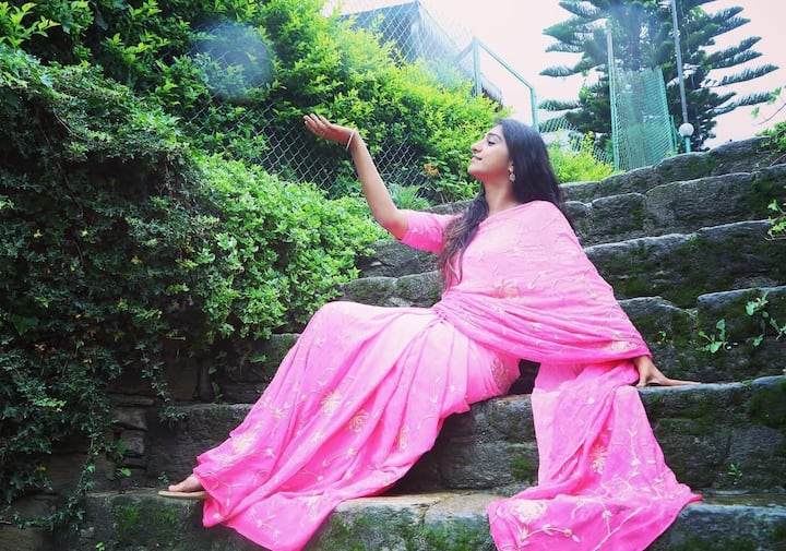 Mohina has 1.2 million followers on Instagram who like her very much.