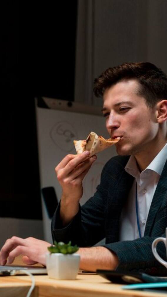 மெதுவாக சாப்பிடுவது ஆரோக்கியமானதா? நிபுணர்கள் என்ன சொல்கிறார்கள் தெரியுமா.?