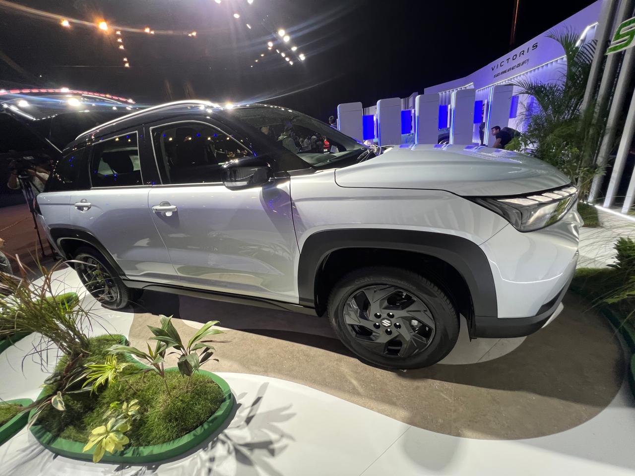 Maruti ने लॉन्च की 5-स्टार सेफ्टी वाली नई Victoris SUV, देखिए कैसा है गाड़ी का फर्स्ट लुक?