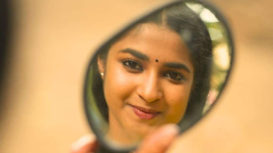 கர்ணாவிற்கு நன்றி சொன்ன சுகுணா.. முறைத்துப் பார்த்த திவாகர் - சின்னஞ்சிறு கிளியேவில் இன்று