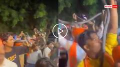 Video: यहां प्रसाद नहीं, हाथों में जहरीले सांप लेकर नाचते हैं लोग, यकीन न आए तो वीडियो देख लो