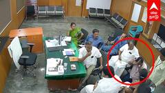 பெண் கவுன்சிலர் காலில் விழுந்து மன்னிப்பு கேட்ட தலித் அதிகாரி.. நடந்தது என்ன?