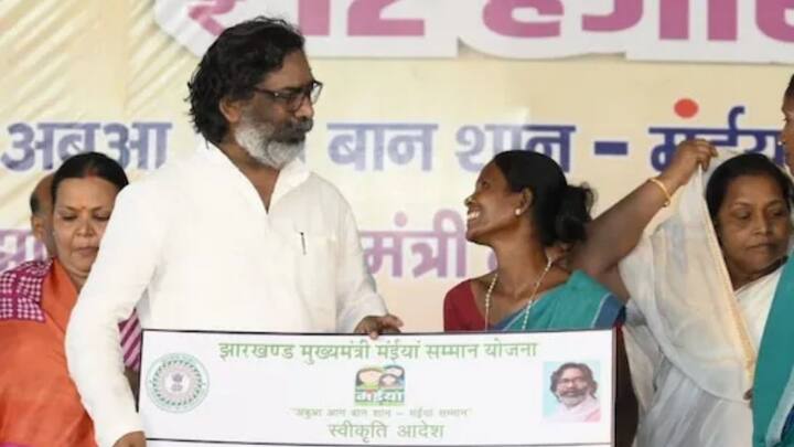 इसके बाद वह योजना में आपकी किस्त का स्टेटस आपको बता देगा किस्त अटक गई है या जारी हो गई है. अगर पूरी जानकारी सही होने के बाद भी आपकी किस्त के पैसे आपके खाते में नहीं आते हैं. तो फिर आप इस बारे में नजदीकी कार्यालय जाकर अपनी शिकायत दर्ज करवा सकती हैं.