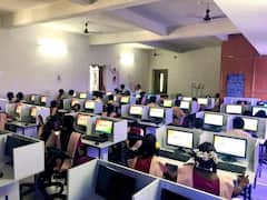 அரசுப் பள்ளிகளில் கணினி கல்வி; 60,000 ஆசிரியர்களின் எதிர்காலம் கேள்விக்குறி?