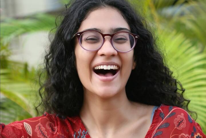 There is no confirmed information about the net worth of Rene, because he has recently started his career. However, it can definitely be said that Reni is from a famous family. Her mother Sushmita Sen has been a well-known actress and Miss Universe, whose assets are in crores. This is why Rene is leading a comfortable life.