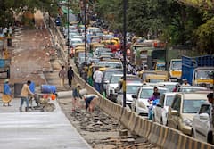 Yamuna Flood: यमुना नदी में बाढ़ के कारण दिल्ली में यातायात ठप, प्रमुख सड़कें जलमग्न, देखें तस्वीरें