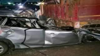 Accident: तब्बल 100 च्या स्पीडने आलिशान कार थेट ट्रकमध्ये घुसली, 25 मीटर फरफटत गेली; 5 व्यावसायिक जागीच ठार, गॅस कटरने कार कापून मृतदेह बाहेर काढले
