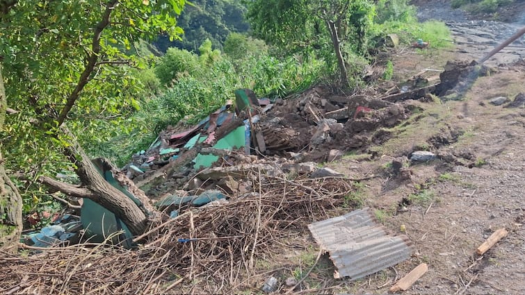 <div>Land Sinking In Villages Of  J-K's Reasi, 50 Houses Damaged, Villagers Relocated To Relief Camps</div>