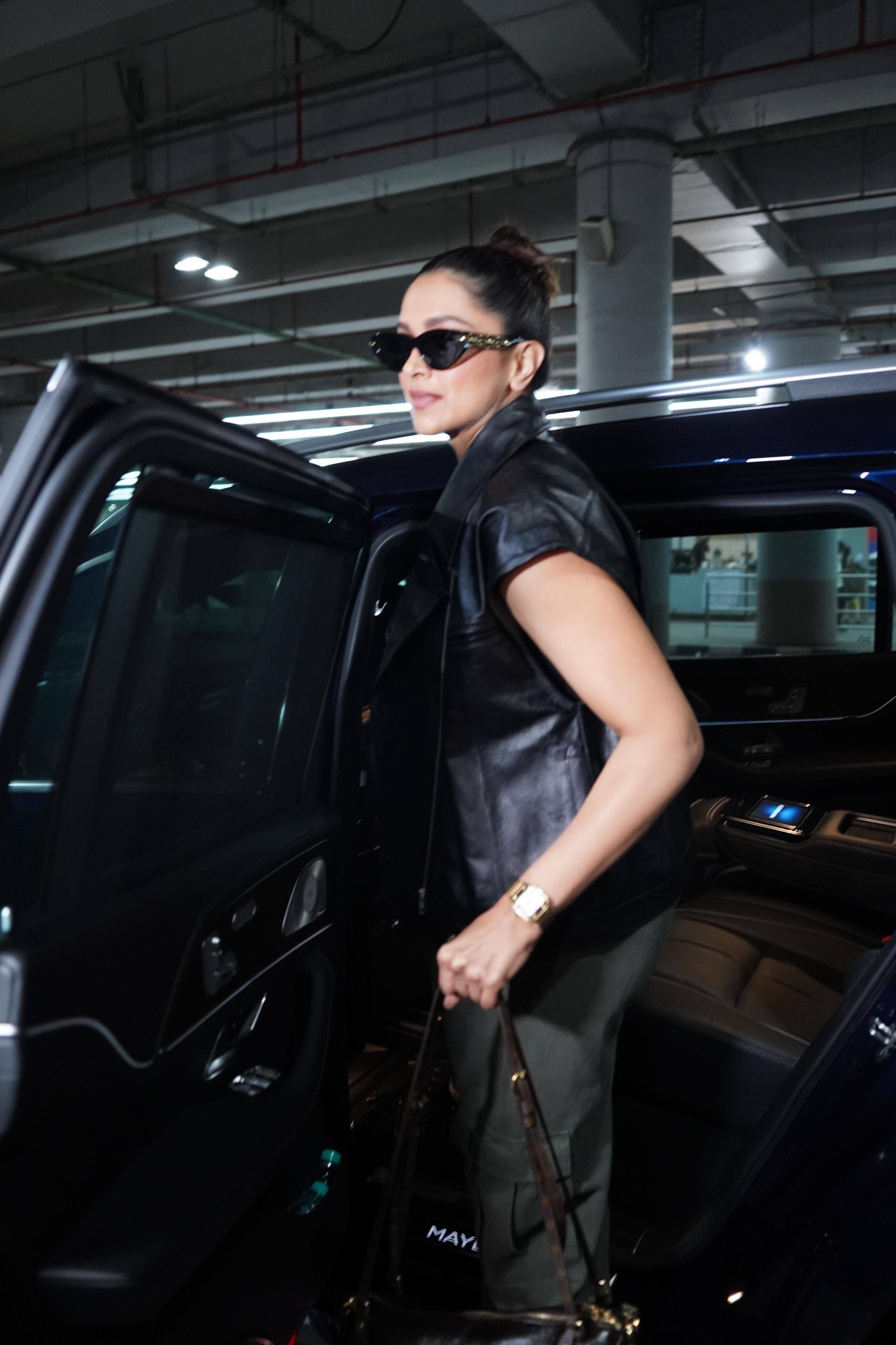 When Deepika returned to Mumbai after the event was over, her glamorous and confident look was seen at the airport. His entire Paris trip proved to be very special for both his career and personality.