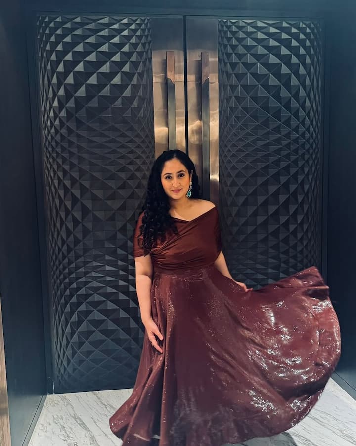 Ruchika is very beautiful as well as very glamorous. More than one stunning pictures are seen on Instagram.