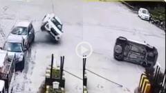 Video: टोल पर नहीं लगे ब्रेक, टक्कर के बाद खिलौने की तरह पलटी कार, हादसे का वीडियो वायरल