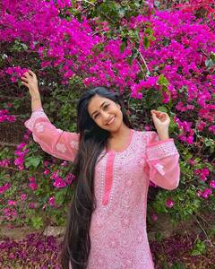 घने, लंबे और चमकदार बालों के लिए अपनाएं धनश्री वर्मा के ये आसान नुस्खे