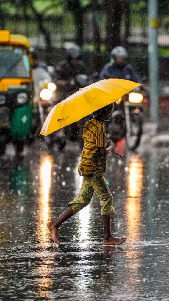 बारिश से तरबतर हुई दिल्ली, मौसम विभाग ने फिर जारी की चेतावनी