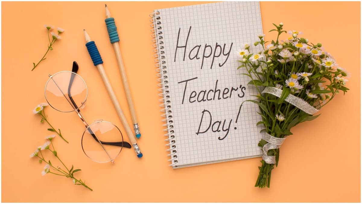 Happy Teachers Day 2025 Wishes : ఉపాధ్యాయుల దినోత్సవ శుభాకాంక్షలు 2025.. వాట్సాప్, ఫేస్​బుక్​లలో టీచర్స్​కి ఇలా విషెష్ చెప్పేయండి