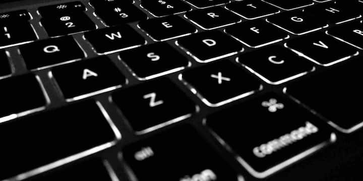 The wide spacebar is always in the reach of your thumb whether you type with one hand or with both hands. Its large size ensures that the possibility of mistake in pressing the button is reduced and typing speeds up.