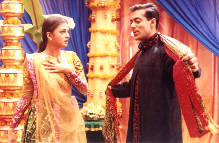 Bollywood superstar Salman Khan and actress Aishwarya Rai Bachchan were once in a relationship and their pair was very much discussed between the media and fans. Both of them worked together in a blockbuster film like Hum Dil De Chuke Sanam, in which their on-screen chemistry was liked by the audience. But after some time there were cracks in their relationship and both broke up. Many battles also came to light during the breakup. After this, Salman and Aishwarya never worked together in a film again. His breakup remained a topic of long discussion in Bollywood.