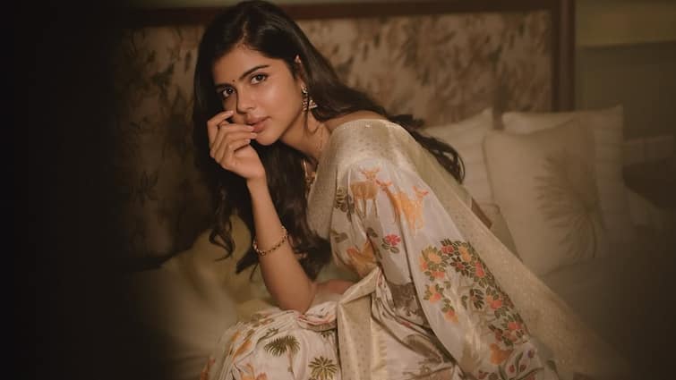 'लोका चैप्टर 1' की एक्ट्रेस कल्याणी प्रियदर्शन कौन हैं और कितनी पढ़ी लिखी हैं? जानें सब कुछ