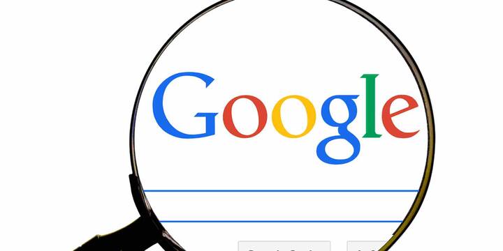 कई बार अकाउंट हैक होने पर आपकी ईमेल आईडी से स्पैम या फ़िशिंग मेल भेजे जाने लगते हैं. अगर ‘सेंट बॉक्स’ में आपको ऐसे मेल दिखें जिन्हें आपने कभी नहीं लिखा तो समझ लें कि कोई और आपके अकाउंट का इस्तेमाल कर रहा है.