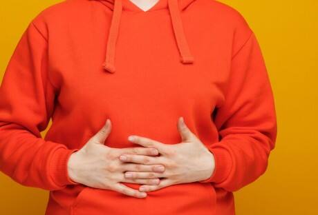 पाचन तंत्र को बनाता है मजबूत: जीरे में मौजूद एंटीऑक्सीडेंट और फाइबर पाचन को दुरुस्त करते हैं. खाना जल्दी पचने से शरीर में फैट जमा नहीं होता और पेट हल्का महसूस होता है.