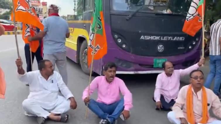 <div>Bihar Bandh: BJP, NDA Protest 'Insult' To PM Modi’s Mother; Burn Tyres, Block Roads In Patna</div>