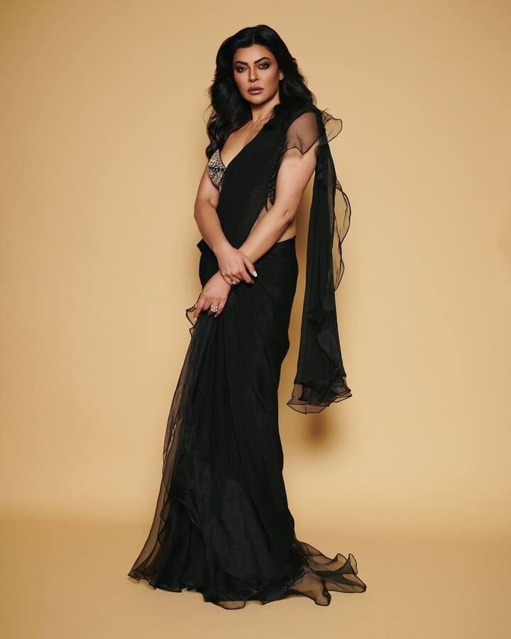 Sushmita Sen looks beautiful in this black saree.