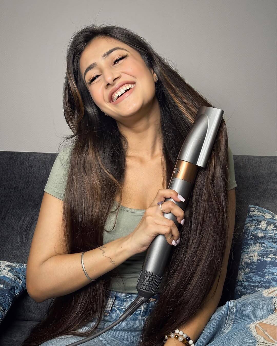 Dhanashree also told her hair wash routine, she trusts the same shampoo and conditioner. Given the humid climate of Mumbai, she uses a shampoo that does not cause sticky hair.