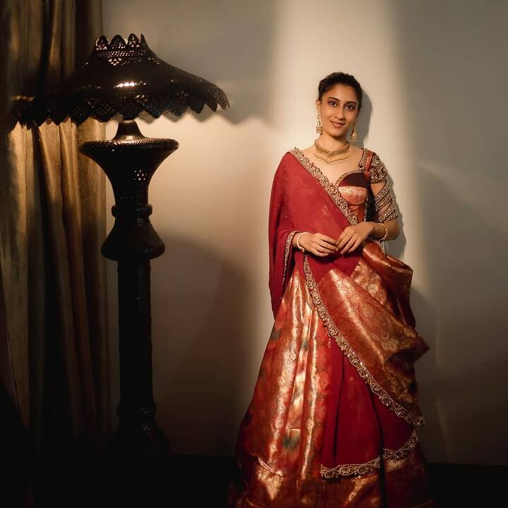 सुष्मिता सेन ने एक सिंगल मदर के रूप में अपनी दोनों बेटियों, रेने और उनकी छोटी बहन अलीशा की परवरिश की है. रेने को गोद लेकर सुष्मिता ने समाज के सामने एक अनोखी मिसाल पेश की, जिससे लोगों की सोच में भी बदलाव आया. रेने का बचपन बहुत अच्छे से बीता और उन्होंने सिर्फ 14 साल की उम्र में इंडिया किड्स फैशन वीक में रैंप वॉक भी किया था.