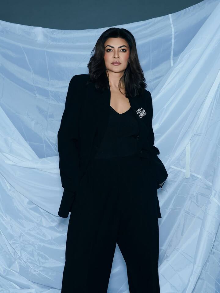 Sushmita Sen is very active on social media. She keeps sharing her glamorous photos every day. This bossy look of Sushmita is quite classy.