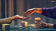 Palmistry: हथेली में जीवन रेखा का कटा या छोटा होना देता है भविष्य के ये संकेत, जानें