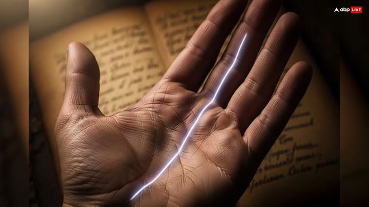 స్పష్టమైన , లోతైన జీవిత రేఖ కలిగిన వ్యక్తులు ఆరోగ్యంగా ఎక్కువ కాలం జీవిస్తారు. చాలా తక్కువగా అనారోగ్యానికి గురవుతారు.