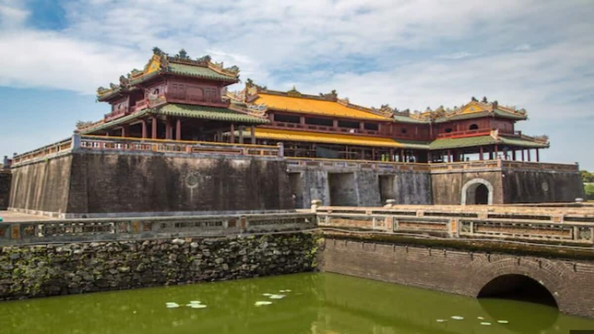 चीन में सिर्फ 'ग्रेट वॉल ऑफ चाइना' नहीं है घूमने की जगह, ये टूरिस्ट प्लेस भी नहीं करेंगे मायूस