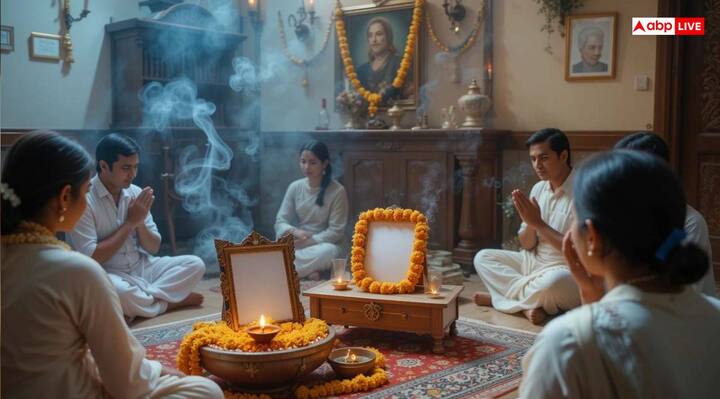 भाद्रपद पूर्णिमा से शुरू होकर आश्विन अमावस्या तक पितृ पक्ष चलते हैं. इन 15 दिनों में लोग अपने मृत पूर्वजों का श्राद्ध, पिंडदान या तर्पण आदि करते हैं. इससे पितरों की आत्मा को शांति मिलती है और वे प्रसन्न होकर अपने वंश को आशीर्वाद देते हैं.