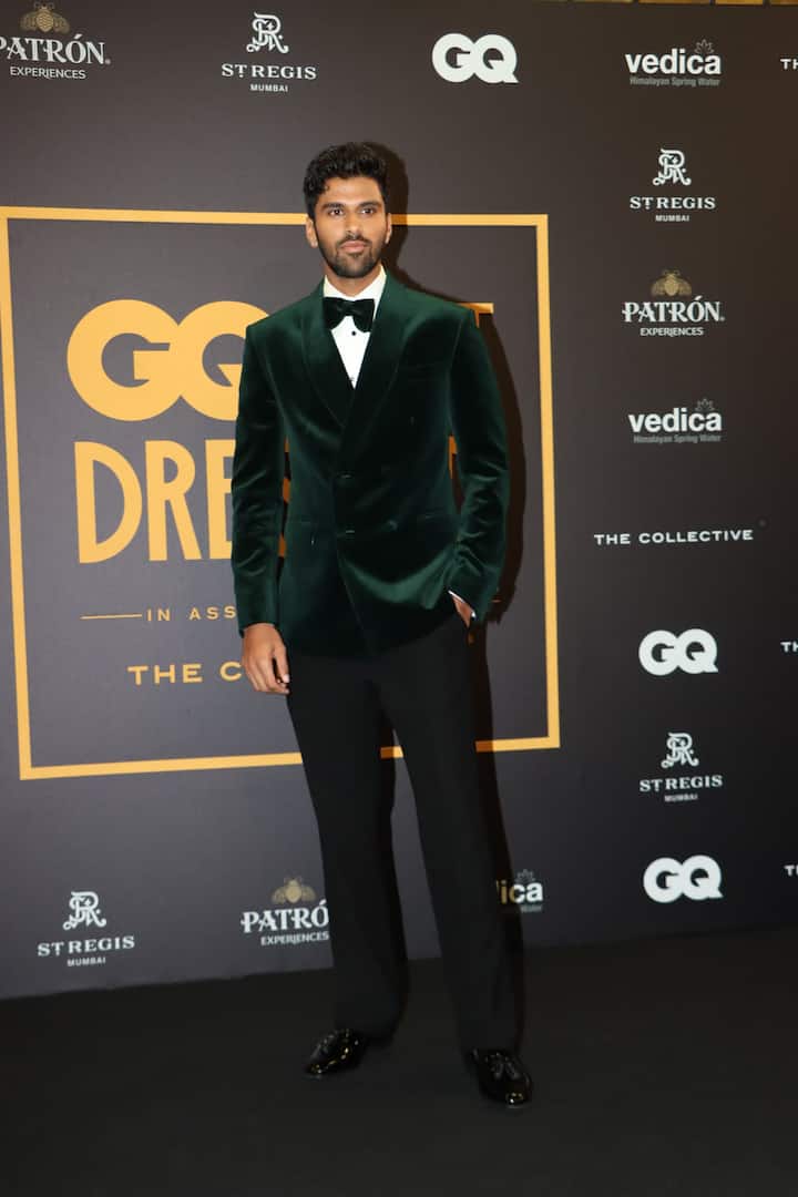 जीक e बेसth -kirauthauthauth इवेंट में वॉशिंगटन वॉशिंगटन वॉशिंगटन r सुंद r सुंद r सुंद वॉशिंगटन r सुंद उनtha गthirीन वेलवेट वेलवेट e ब kaspay व kaspamak rabraki, t बthuraurair r बो-yamama पहनी। Vaya यह r फॉ rifaun स e स kircaircaircairaphairachaur औ r एलीगेंट r एलीगेंट rasta दे r एलीगेंट दे