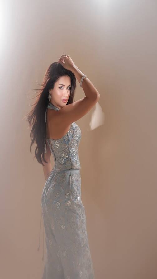 સ્ટાઈલિશ આઉટફિટમાં અવનીત કૌરનો ગ્લેમરસ લૂક વાયરલ