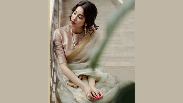 Chanderi Silk Saree: The actress opted for this graceful Chanderi silk saree with a golden border and floral motifs. She paired it with a pale pink Varanasi silk brocade blouse for a festive finish. (Image Source: Instagram/ raw_mango)