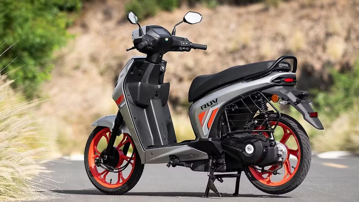 New Launched Scooters: சந்தைக்கு வரும் 3 புது ஸ்கூட்டர்கள்.. Suzuki முதல் BGauss வரை - விலையும், மைலேஜும் எப்படி?