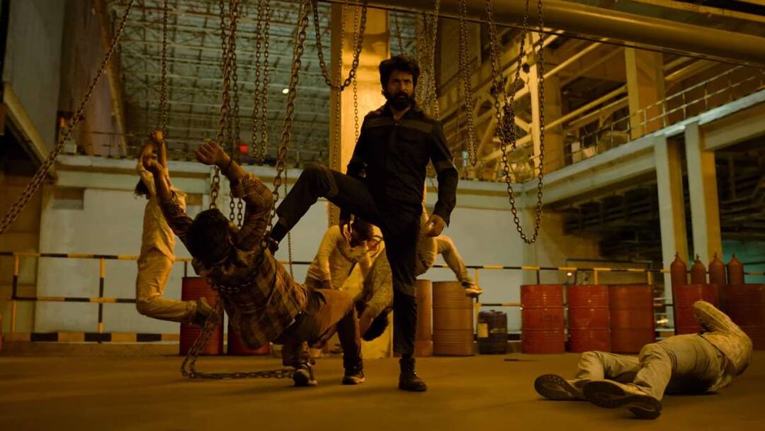 Madharaasi OTT: ఆ ఓటీటీలోకే శివకార్తికేయన్ 'మదరాసి' - ఎప్పటి నుంచి స్ట్రీమింగ్ కావొచ్చంటే? madharaasi ott release date where to watch siva karthikeyan rukmini vasanth high action thriller on amazon prime video Madharaasi OTT: ఆ ఓటీటీలోకే శివకార్తికేయన్ 'మదరాసి' - ఎప్పటి నుంచి స్ట్రీమింగ్ కావొచ్చంటే?