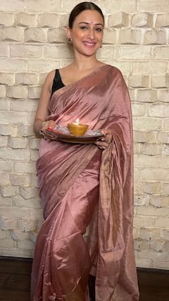 ‘तुलसी' की बहू नंदिनी रियल लाइफ में हैं बेहद ग्लैमरस, देखें ये 10 फोटोज