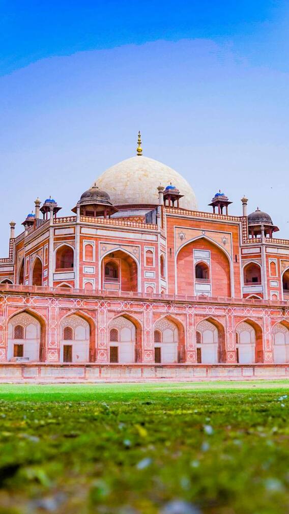 बारिश के मौसम में और भी निखर उठता है दिल्ली का हुमायूं का मकबरा