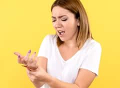 ਗੁੱਟਾਂ 'ਚ ਹੋ ਰਿਹਾ ਖਤਰਨਾਕ ਦਰਦ ਤਾਂ ਇਨ੍ਹਾਂ ਭਿਆਨਕ ਬਿਮਾਰੀਆਂ ਦਾ ਸੰਕੇਤ, ਤੁਰੰਤ ਕਰਾ ਲਓ ਜਾਂਚ