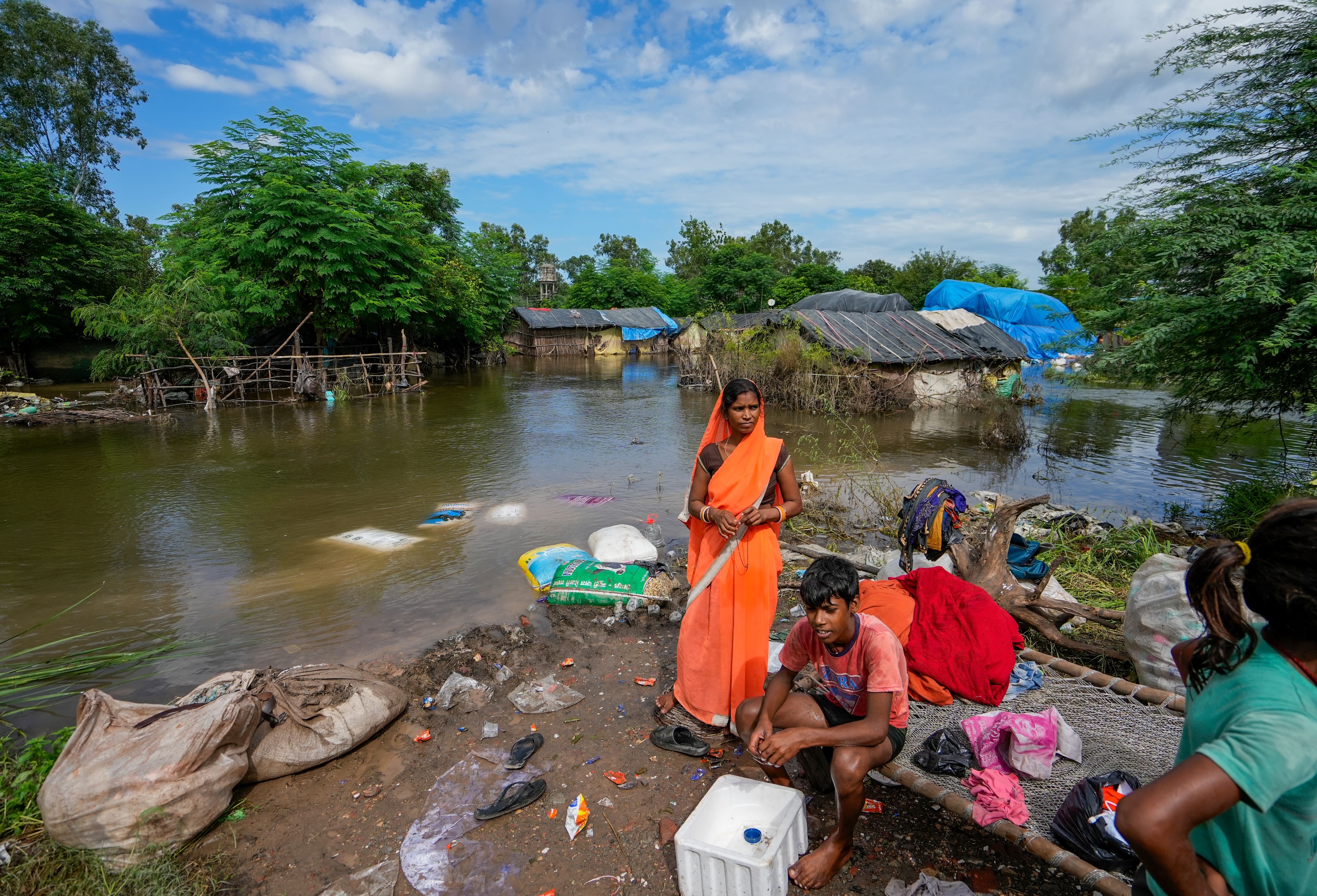 पंजाब की बाढ़ में 43 लोगों की गई जान, 1.71 लाख हेक्टेयर जमीन पर उगी फसल बर्बाद, शिवराज चौहान-अरविंद केजरीवाल ने किया दौरा