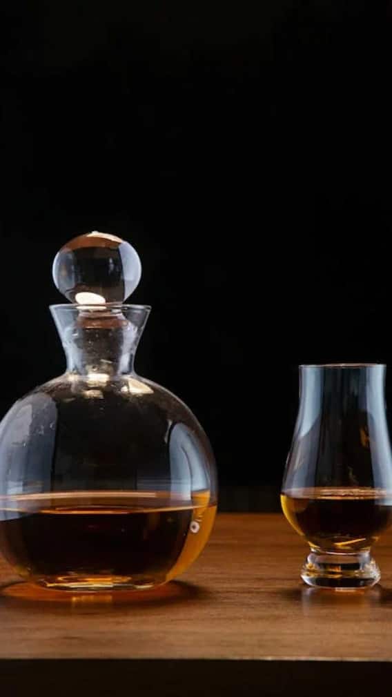 दिल्ली या हरियाणा, कहां मिलती सबसे सस्ती शराब?