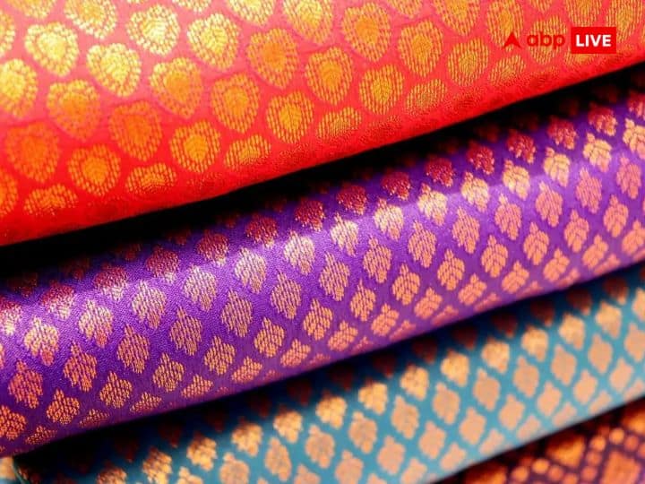 गहने-आभूषण: पितृ पक्ष के पखवाड़े में सोने-चांदी के जेवर या आभूषणों की खरीदारी करने से बचना चाहिए. ऐसा करने से पितृ नाराज होते हैं. साथ ही पितृ पक्ष में नए कपड़ों की खरीदारी भी नहीं करनी चाहिए. इन दिनों में आप पुराने और साधारण कपड़े ही धारण करें.