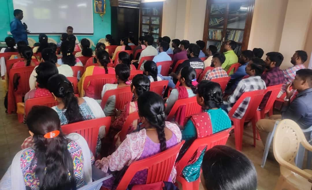 Free Coaching: TNPSC, SSC, IBPS, RRB தேர்வுகளுக்கு இலவச முழுநேர பயிற்சி வகுப்புகள்; எங்கே? பங்கேற்பது எப்படி?