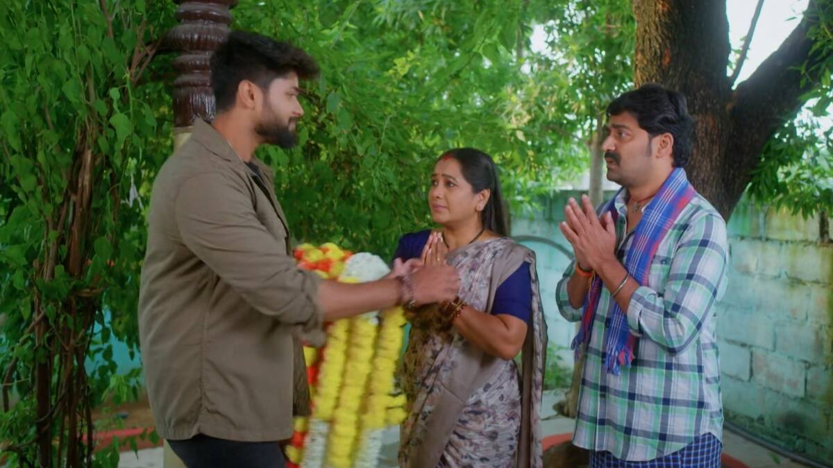Chinni Serial Today September 5th: చిన్ని సీరియల్: హాల్దీ వేడుకలో మధు, మహిలపై పసుపు! మహి డబ్బు సాయం, స్వప్న మధుకి ఏం చెప్పిందంటే!