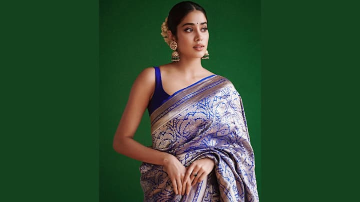 Blue Banarasi Silk Saree: In this royal blue Banarasi silk saree with intricate golden zari jaals, Janhvi looked resplendent. The drape highlighted the grandeur of traditional handloom weaves. (Image Source: Instagram/ janhvikapoor)