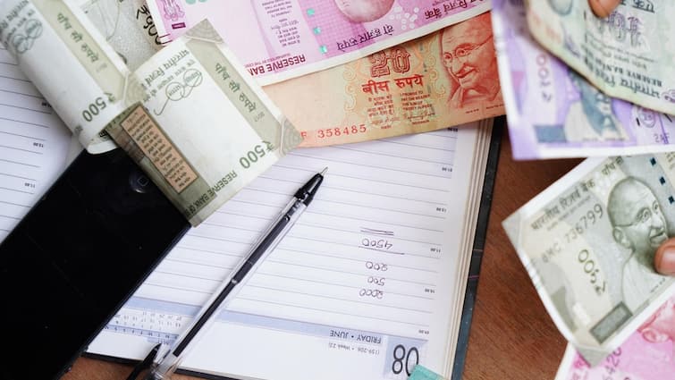 On Cam: Devanahalli Cop Caught Taking Bribe In POCSO Case; SI, Constables Under Probe