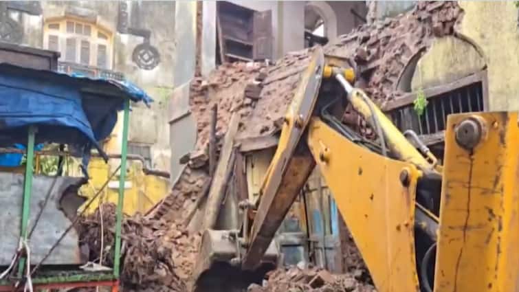 <div>Heavy Rains Trigger Building Collapse In Gujarat's Bharuch; No Casualties Reported</div>